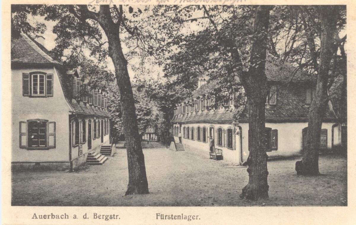 Postkarte von 1918, rechts der Damenbau, links der Prinzenbau