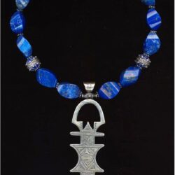 Lapislazuli, emaillierte Silberperlen, Zierschlüssel der Tuaregfrauen #1594 © S. Markgraf